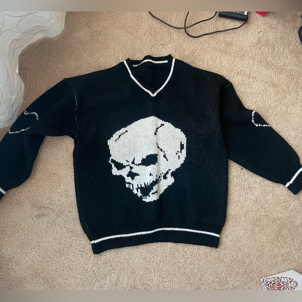 Black skull sweater